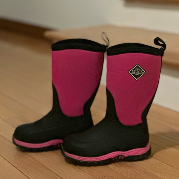 COPY - Kids Pink Muck Boots - Picture 2 of 6